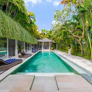 Lavish 5 Bed, Sleeps 10, Butler, Daily Breakfast Villa